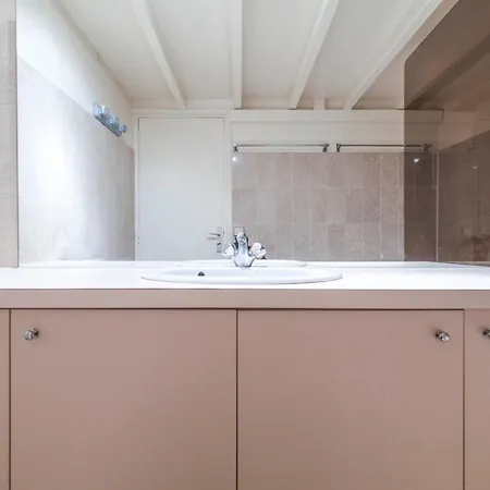 Very 2 Bedrooms In Duplex Heart Of !! Διαμέρισμα