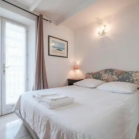 Very 2 Bedrooms In Duplex Heart Of !! Apartament *
